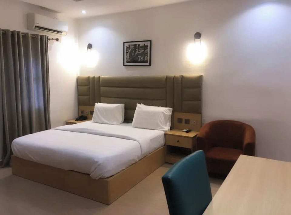 Double Room, City View | Desk, laptop workspace, soundproofing, free WiFi