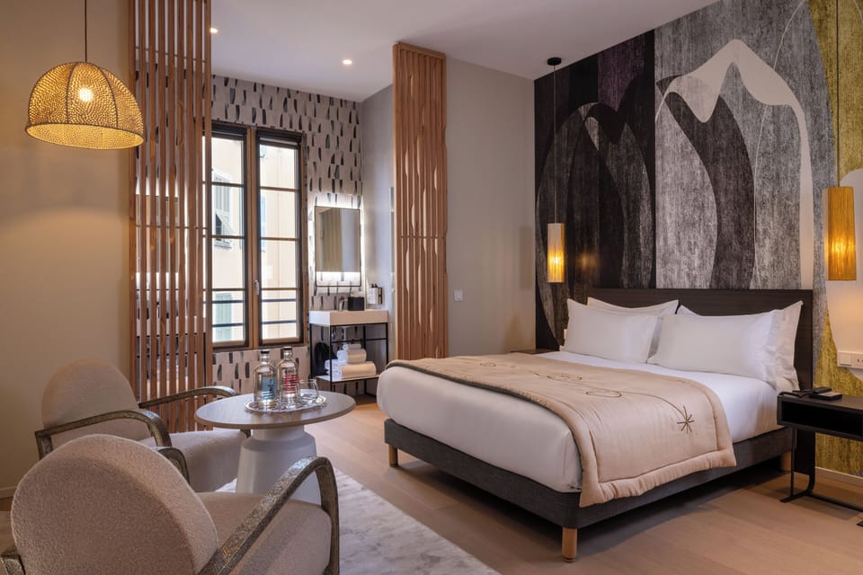 Premium bedding, pillowtop beds, in-room safe, soundproofing