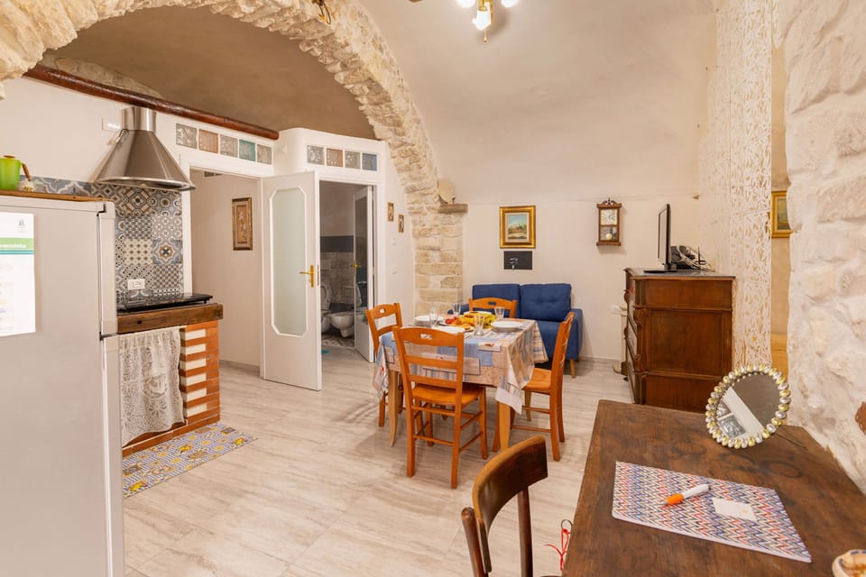 Apartment | Private kitchen | Cookware/dishes/utensils
