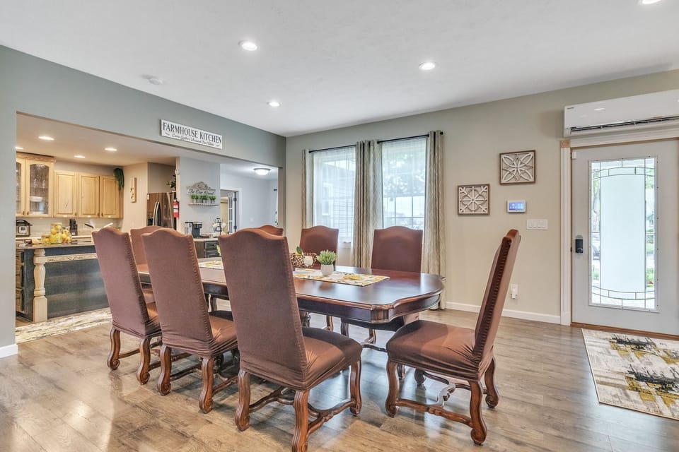 House, 4 Bedrooms | Dining