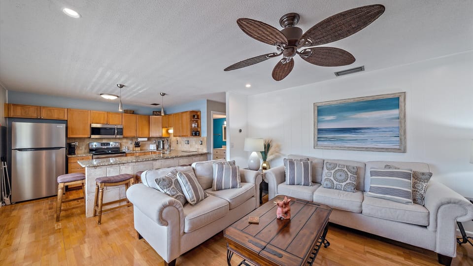 Condo, 2 Bedrooms | Living area | Smart TV