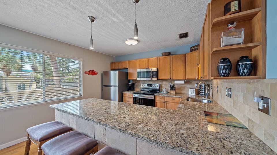 Condo, 2 Bedrooms | Private kitchen | Fridge, oven, coffee/tea maker, toaster