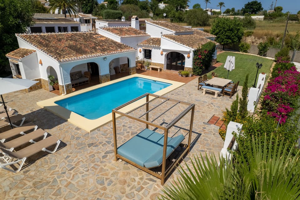 Casa Winston Terrace and Pool