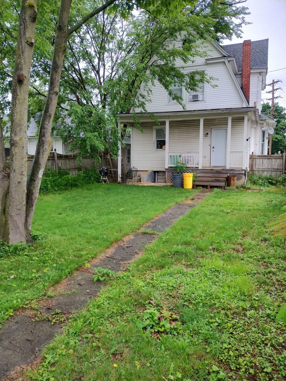Exterior: Relax and unwind in a lush backyard, perfect for barbecue gatherings and nature walks!