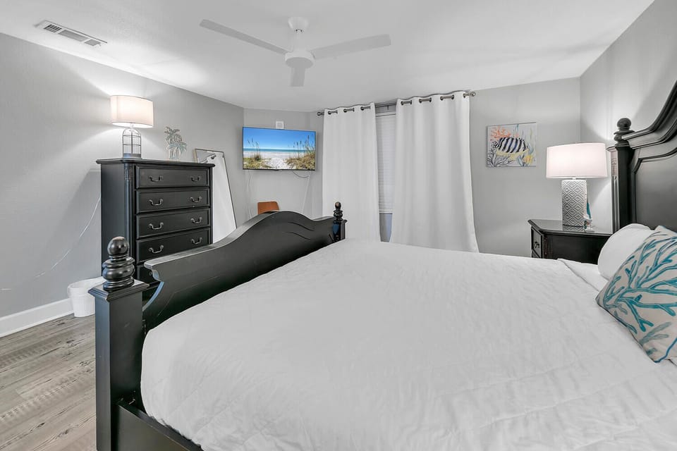 Guest bedroom suite