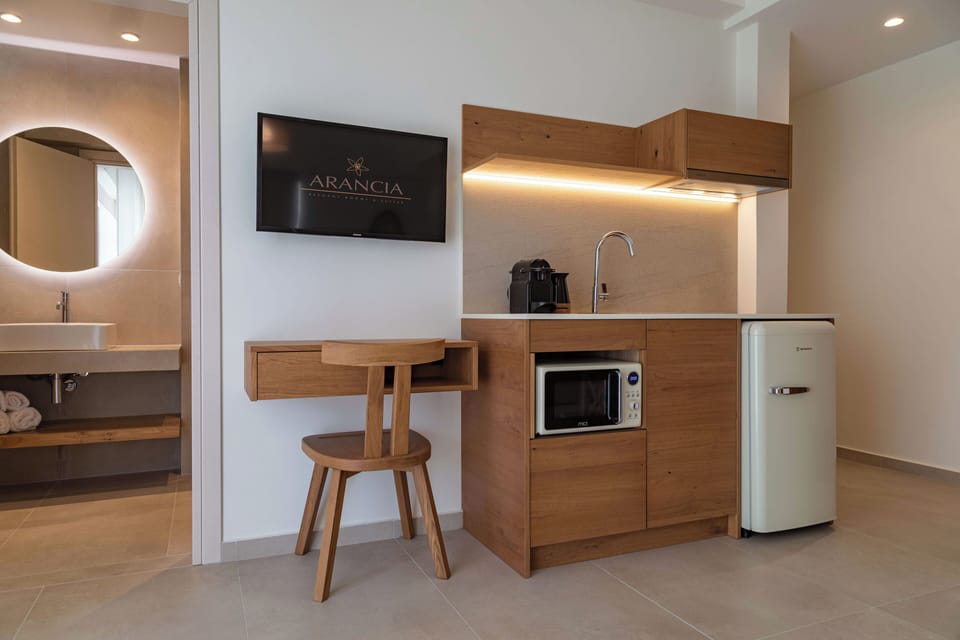 Suite with Garden View | 1 bedroom, individually decorated, individually furnished