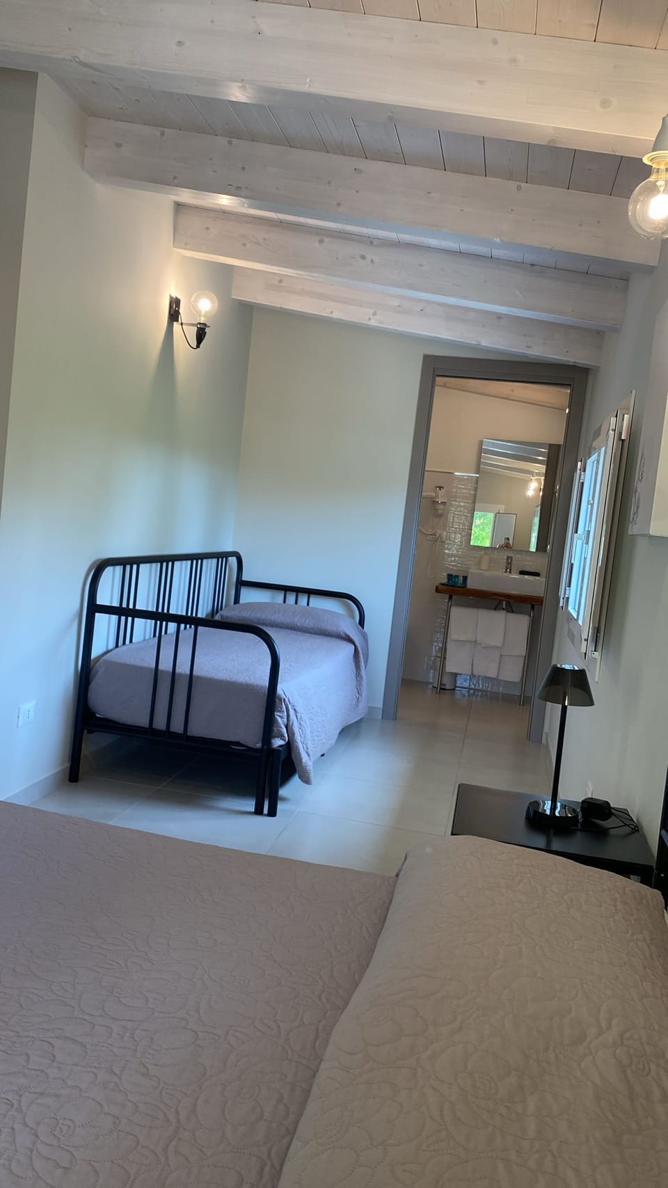 Deluxe Room, Non Smoking, Private Bathroom | In-room safe, desk, soundproofing, free WiFi