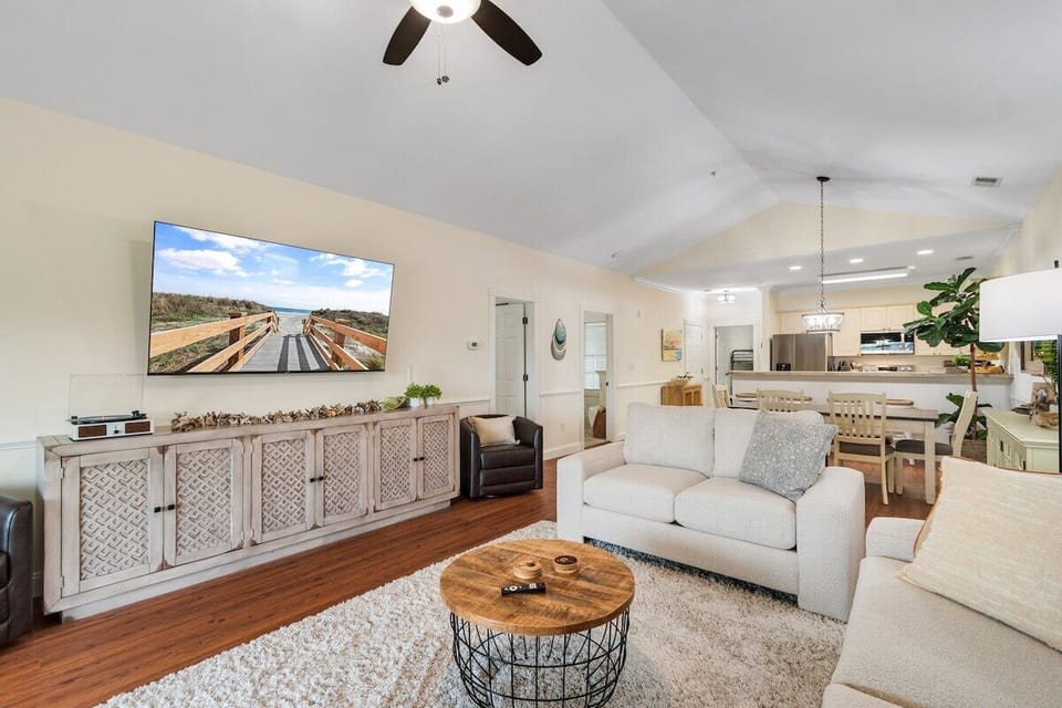 It's not hard to relax in our thoughtfully designed Golf Condo.