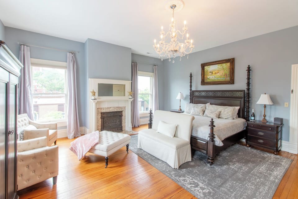 Luxury Suite, 1 King Bed, Private Bathroom, City View | 1 bedroom, individually decorated, individually furnished, free WiFi