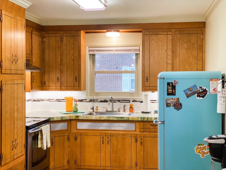 This restored retro kitchen blends vintage charm with everyday function, giving guests a fun and memorable stay in the heart of downtown Rogers, Arkansas.