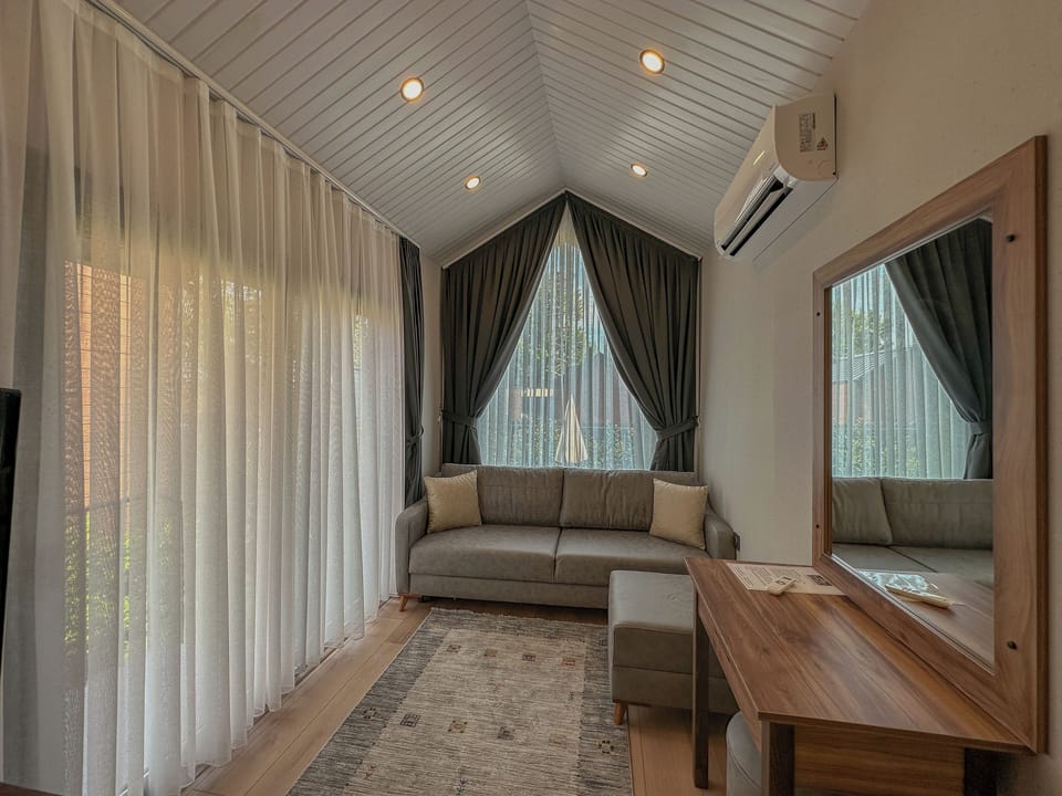 Premium bedding, minibar, soundproofing, free WiFi
