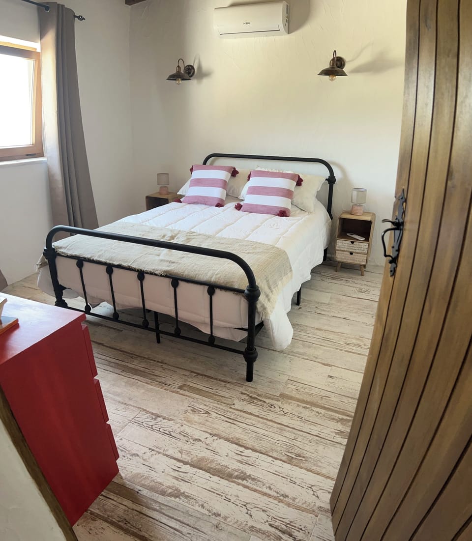 House | 3 bedrooms, free WiFi, bed sheets