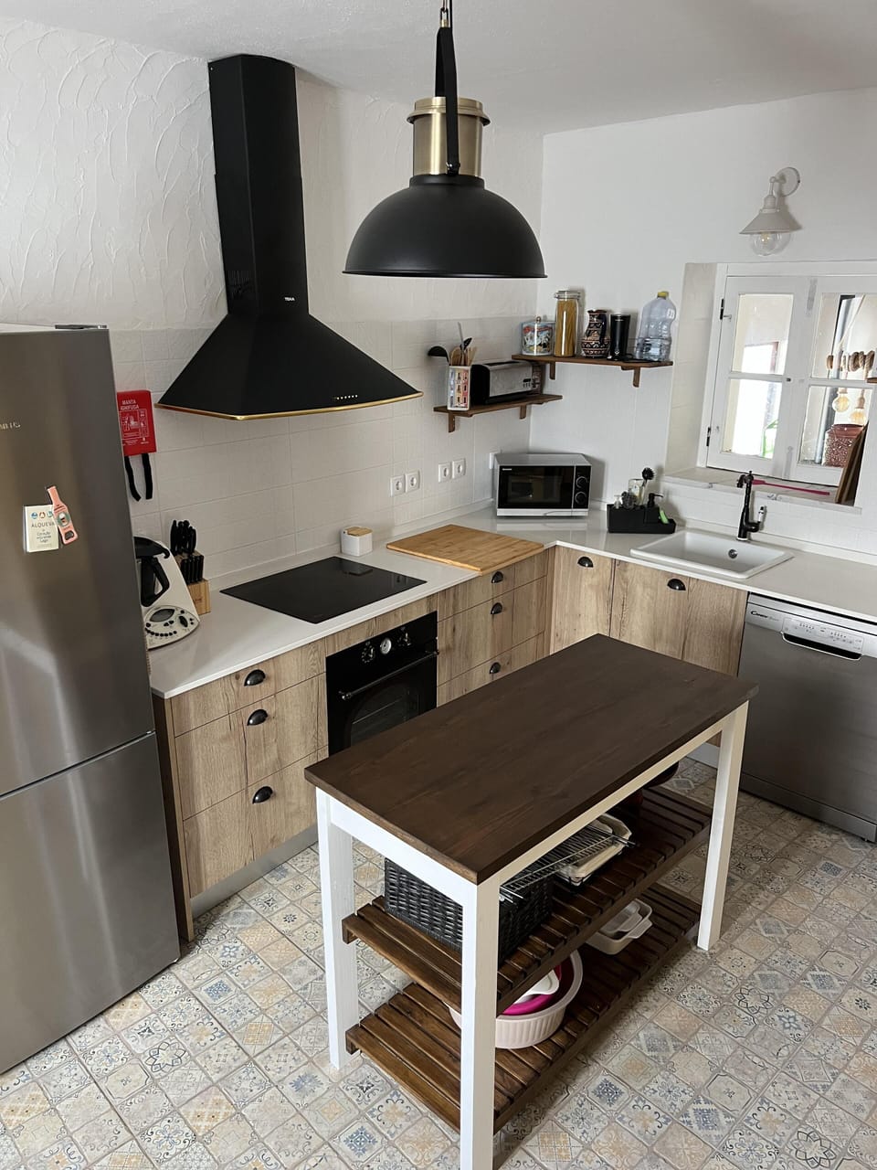 House | Private kitchen | Fridge, microwave, oven, stovetop