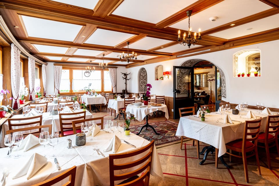 2 restaurants, breakfast, lunch served; local and international cuisine