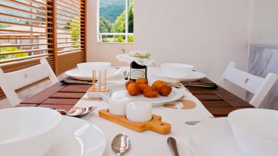 Dinning area available for your meals on the loft
