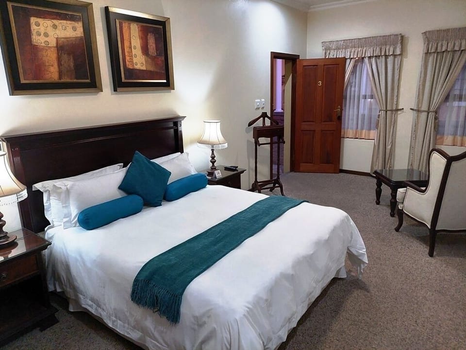 Deluxe Double Room, 1 Queen Bed, Non Smoking, Private Bathroom | Down comforters, individually decorated, individually furnished, desk
