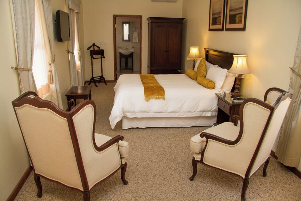 Deluxe Double Room, 1 Queen Bed, Non Smoking, Private Bathroom | Down comforters, individually decorated, individually furnished, desk