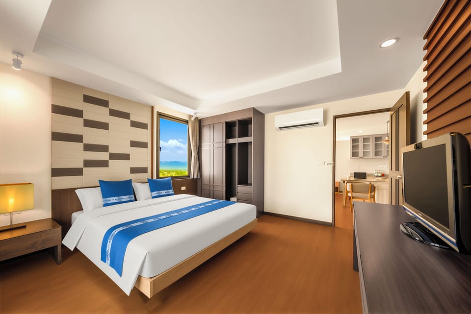 Family Suite | Premium bedding, in-room safe, desk, WiFi (free)