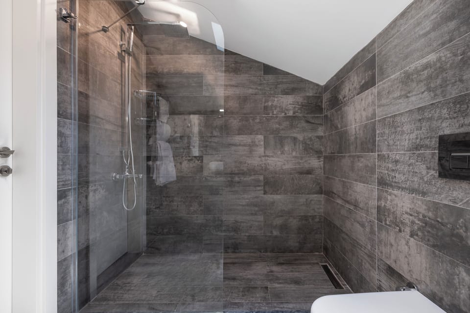 Presidential Suite, Sea View | Bathroom | Shower, rainfall showerhead, free toiletries, hair dryer
