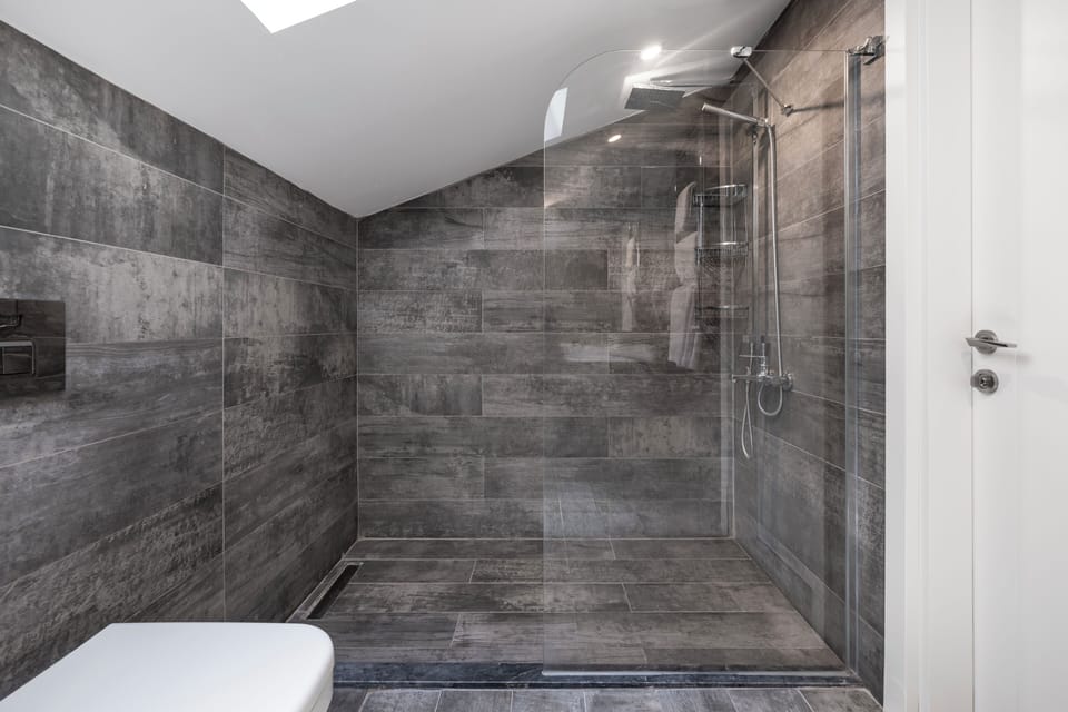 Presidential Suite, Sea View | Bathroom shower