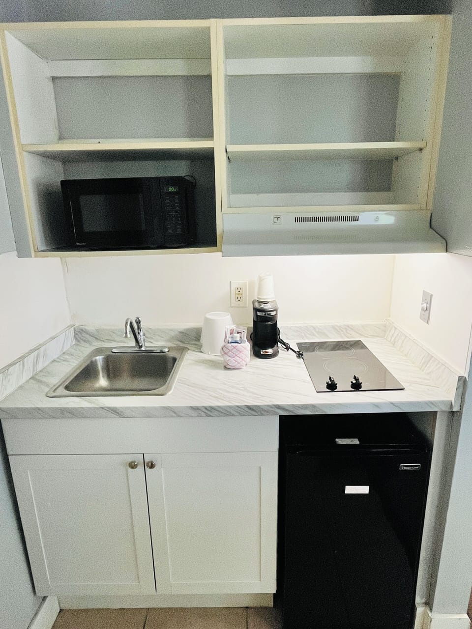 Mini-fridge, microwave, stovetop, coffee/tea maker