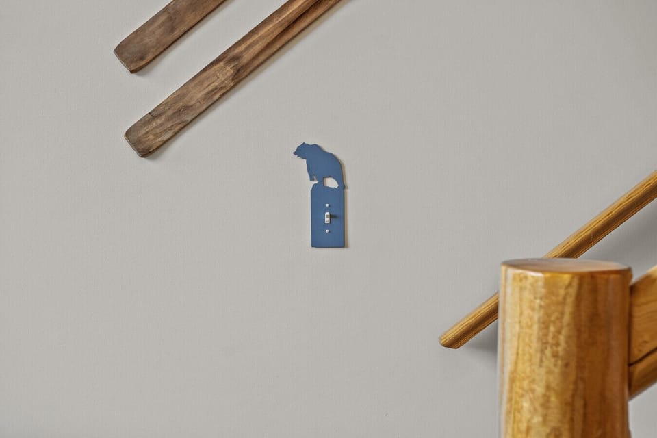 Enchanting bear-themed touches
