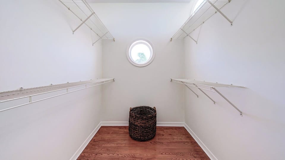 Walk-In Closet makes Monthly Stays Easy
