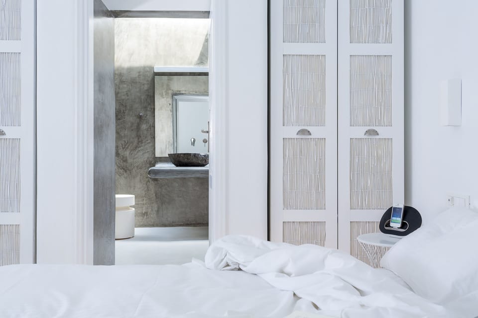 Deluxe Room, Partial Sea View | Premium bedding, down comforters, pillowtop beds, minibar