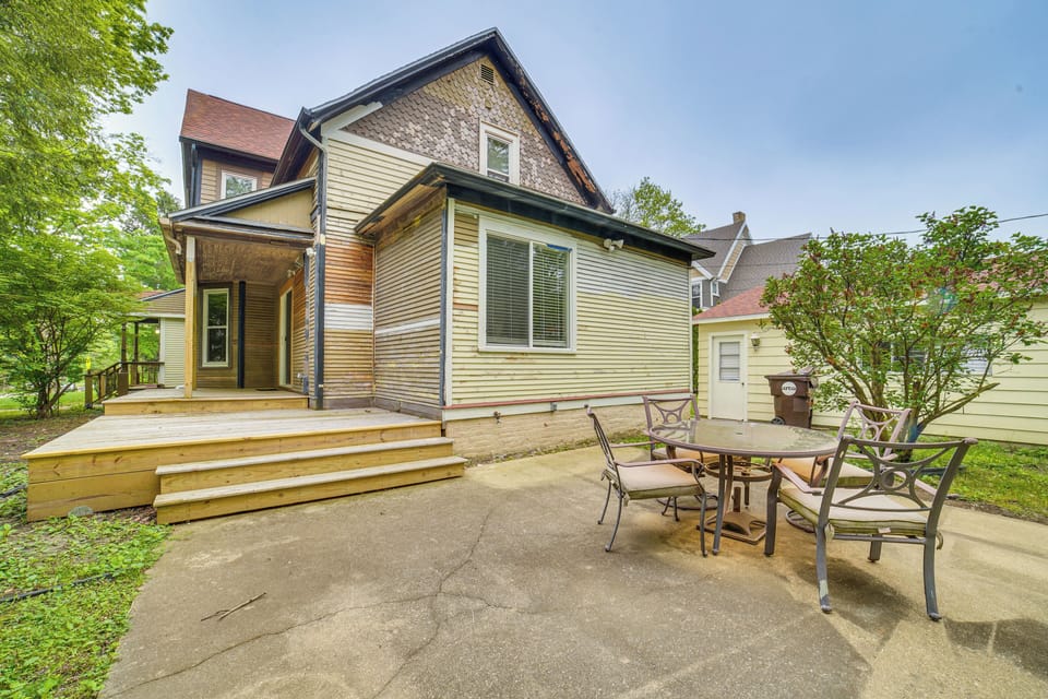 Backyard | Deck | Outdoor Dining Set