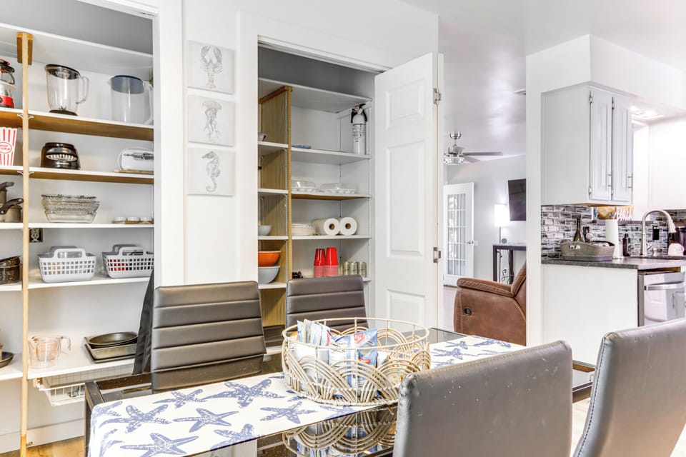 Dining Area | Washer & Dryer