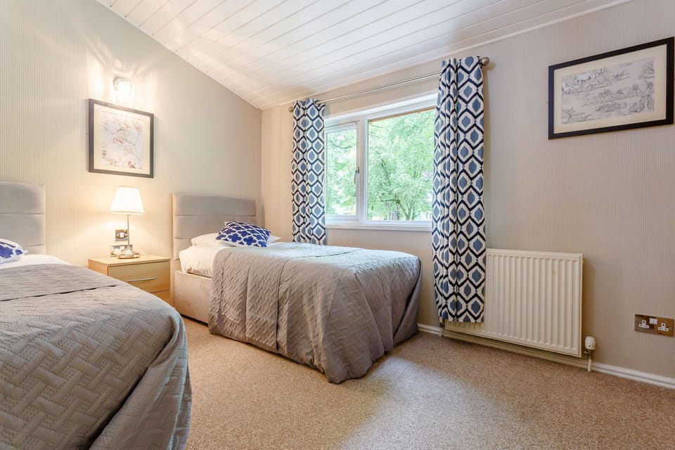 Kingham Lodge Twin Bedroom