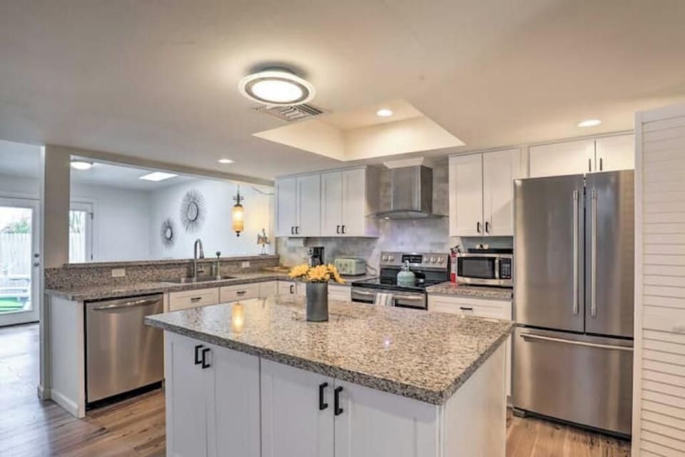 Nicely updated, open kitchen.