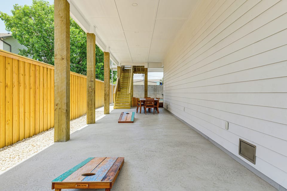 Patio | Picnic Table | Gas Grill