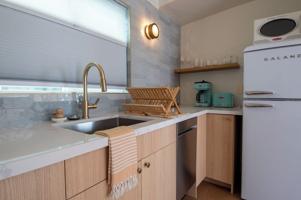 Serene Queen Hideaway with Sauna | Individually decorated, individually furnished, free WiFi, bed sheets