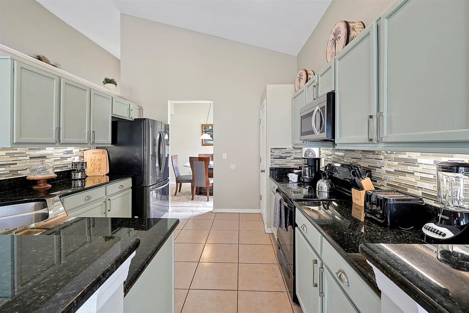 Kitchen with many amenities making meal preparation a breeze!