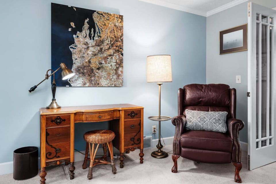 Relax in style with this cozy seating area 🛋️✨