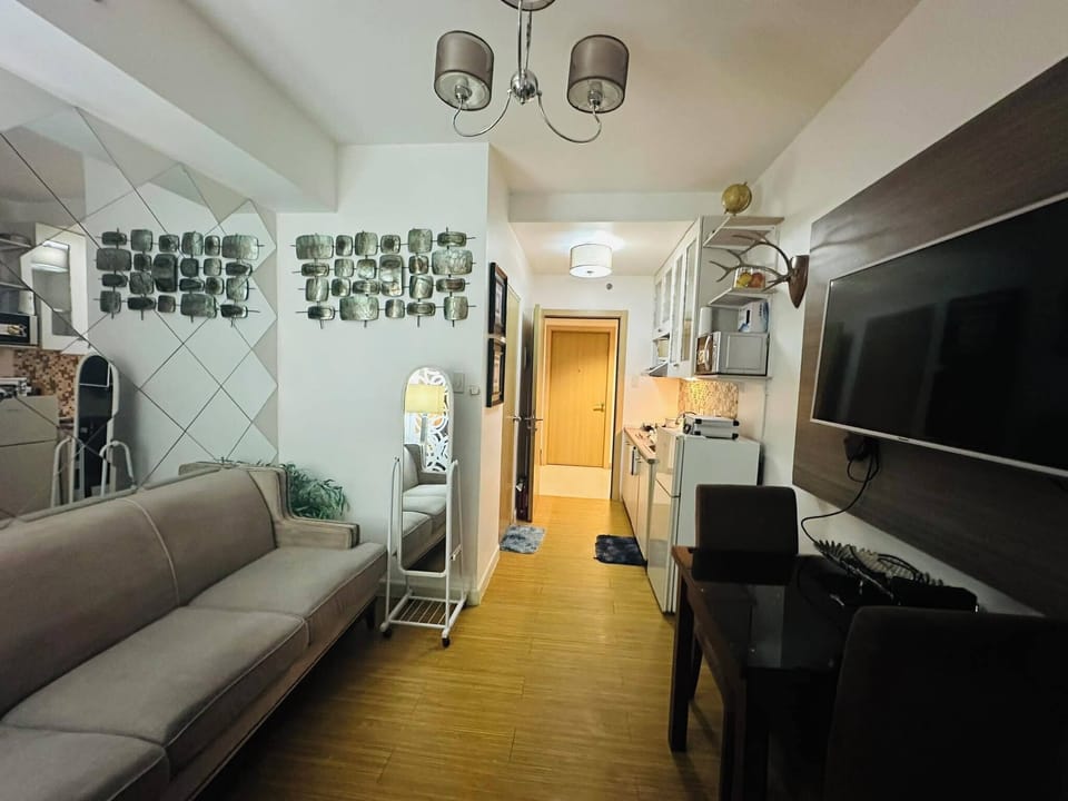 Comfort Single Room, Balcony, City View | Living area