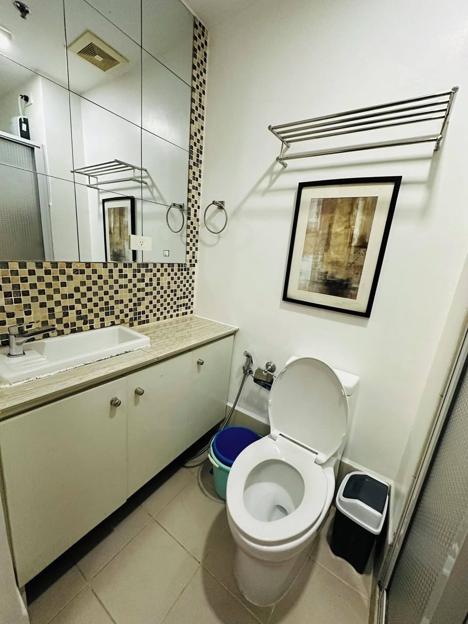 Comfort Single Room, Balcony, City View | Living area
