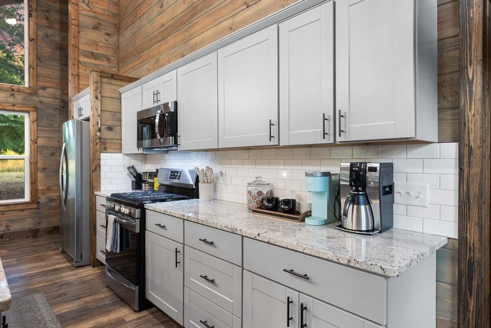 Keurig and Drip Coffee maker (k-cups and filters provided)