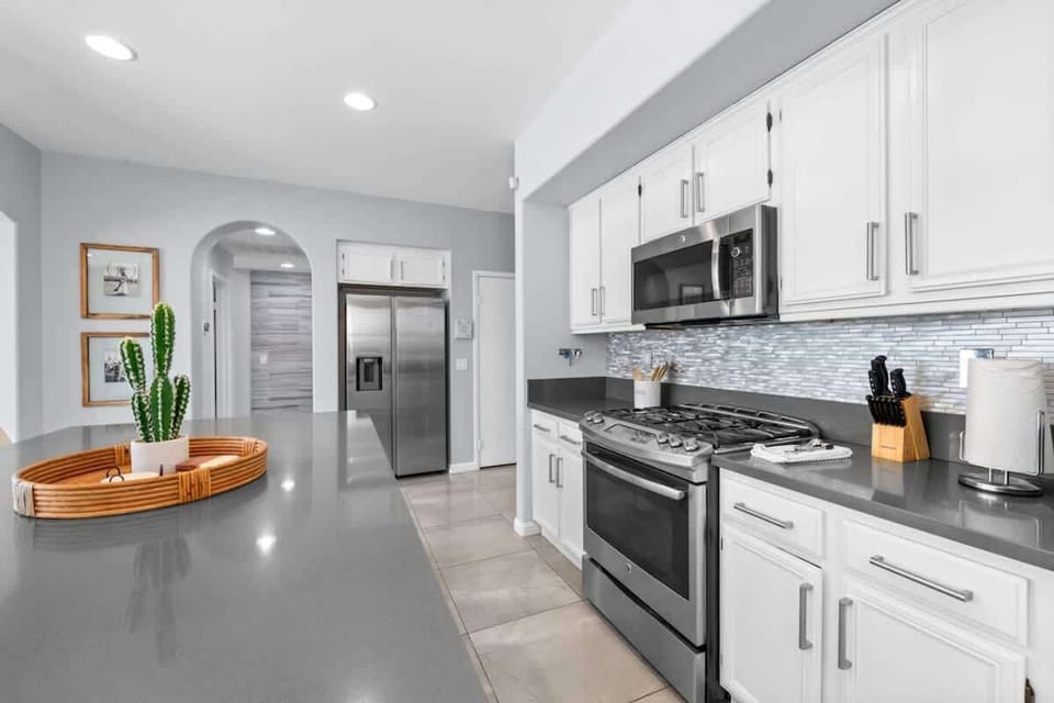 Ample-sized Kitchen