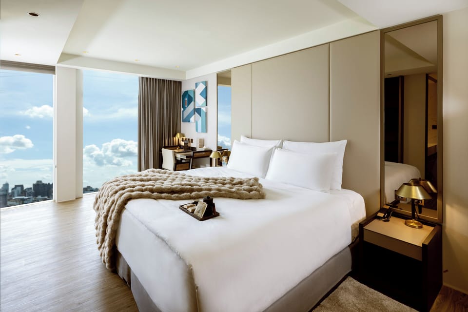 Premier Double Room | Down comforters, pillowtop beds, minibar, in-room safe