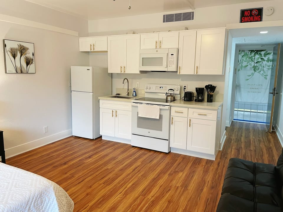 Full kitchen