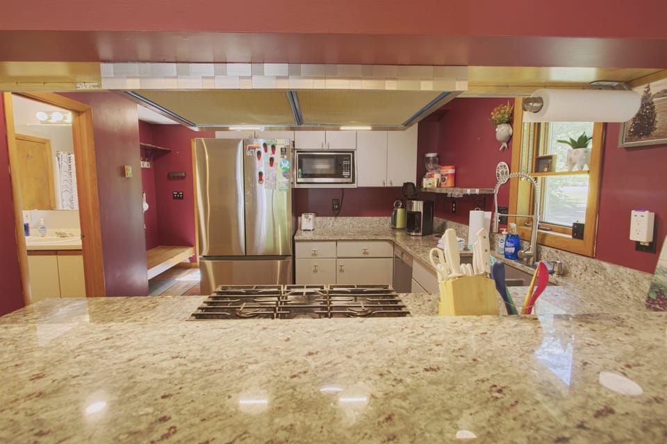 Breakfast bar and Kitchen  at pet-friendly, Campton home