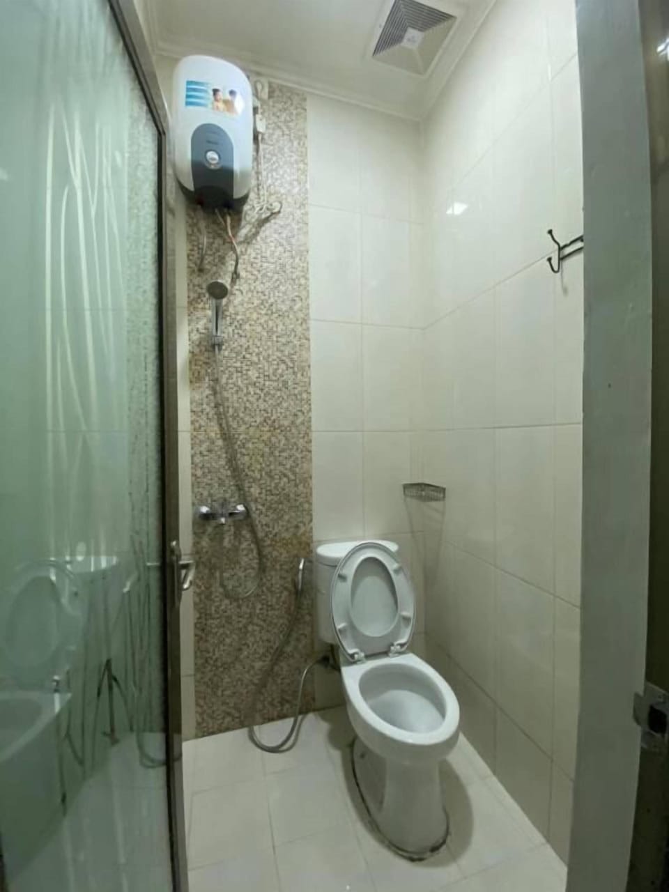 Shower, rainfall showerhead, towels, soap
