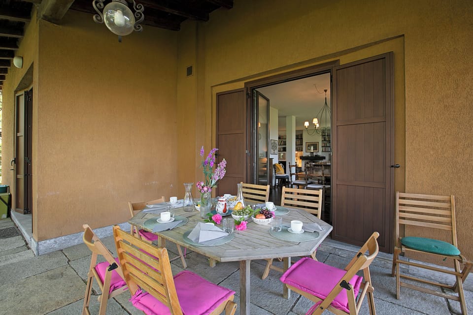 Family Villa, Multiple Bedrooms, 2 Bathrooms, Mountainside (Three Lakes Villa Varese) | Outdoor dining