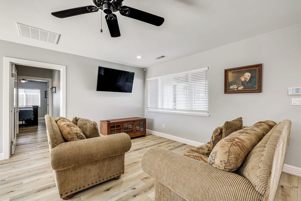 Hughson Vacation Rental | 2BR | 2BA | 1,603 Sq Ft | Step-Free Entry