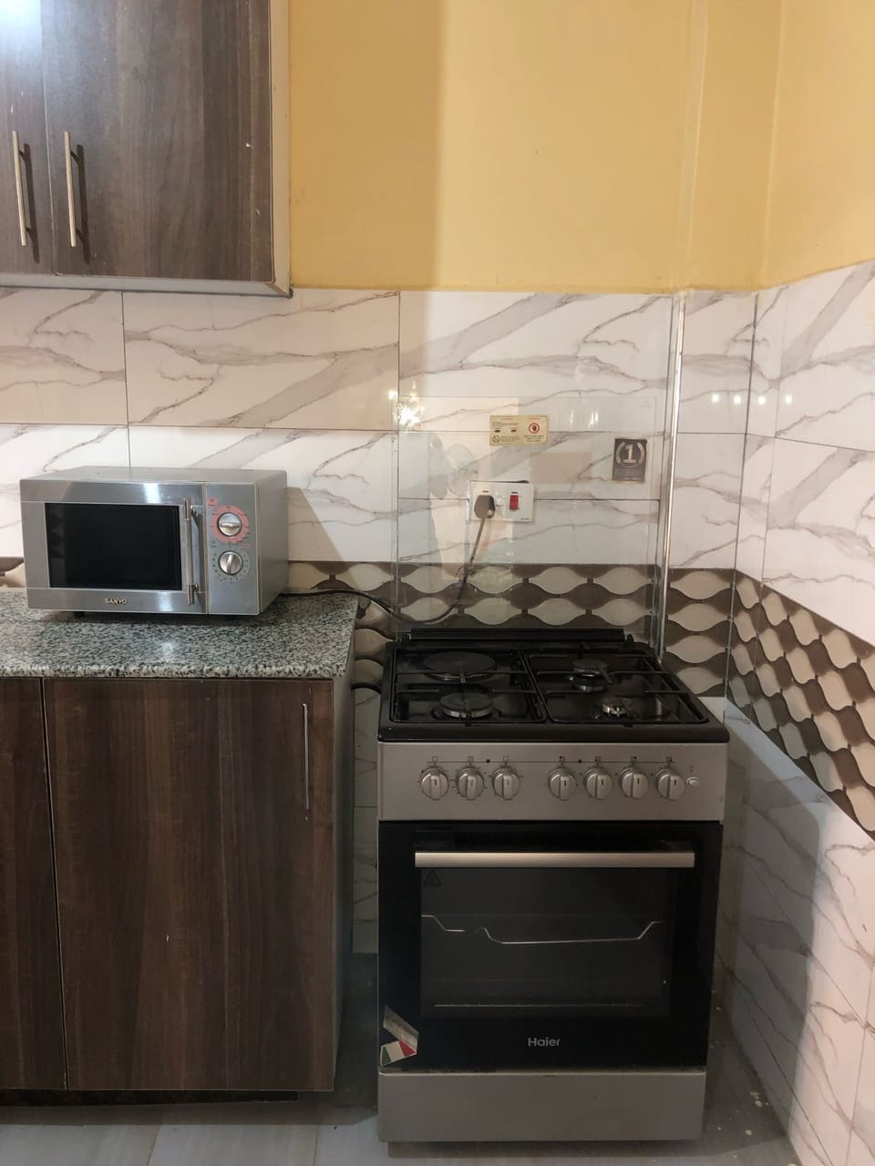 Deluxe Apartment, City View | Private kitchen | Fridge, microwave, cookware/dishes/utensils