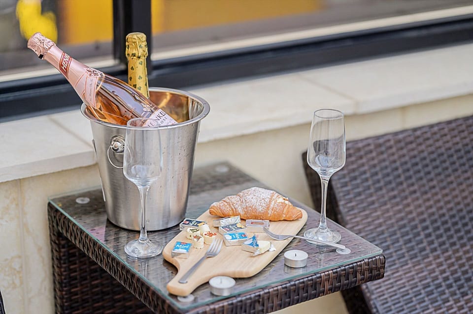 Signature Room | Terrace/patio