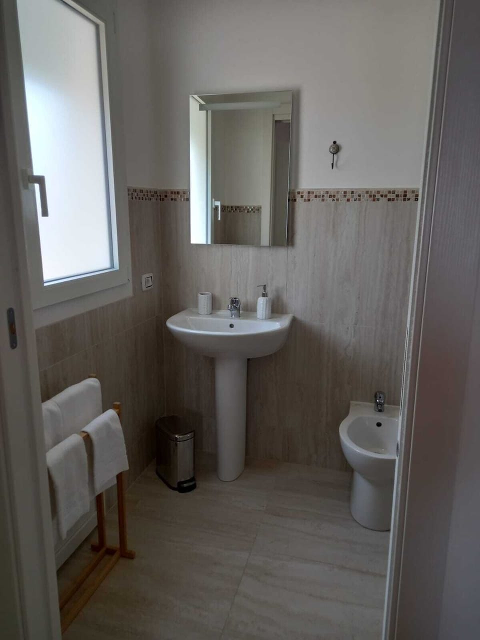 Classic Double or Twin Room, Sea View | Bathroom | Shower, free toiletries, hair dryer, bidet