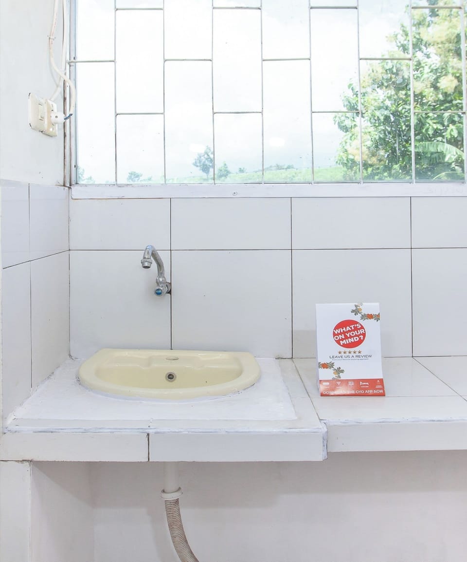 Standard Room | Bathroom | Shower